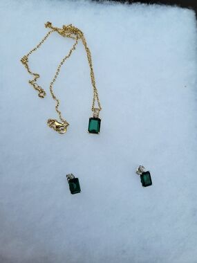 Gold Necklace and Stud Earrings Set with Emerald Green Stones
